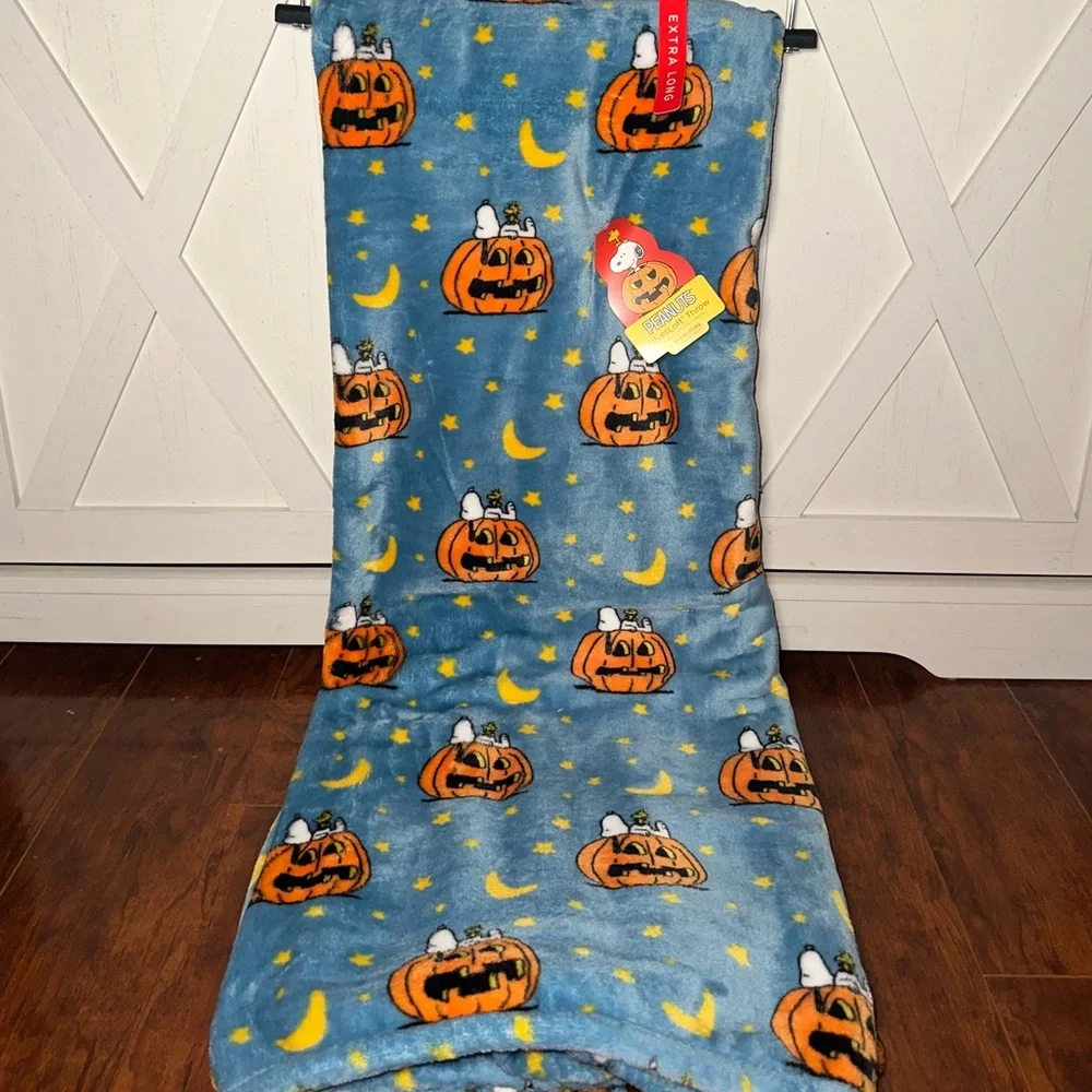 Peanuts Snoopy Halloween Pumpkin Plush Throw Blanket
